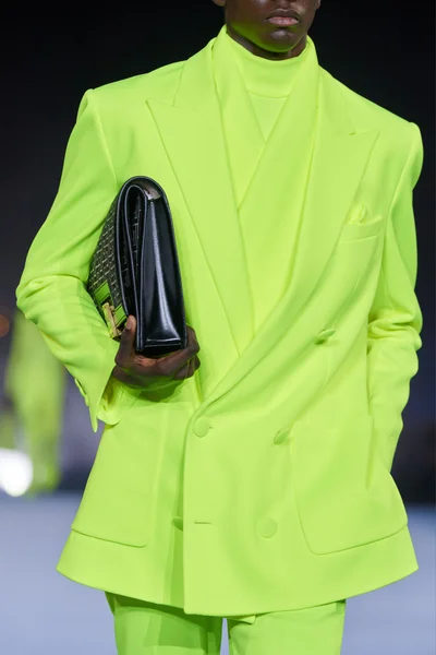Look 3